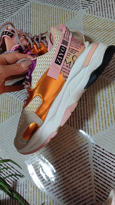 Продам кроссовки
