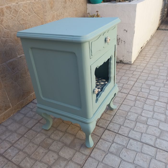 Mesa de cabeceira Casa para gato