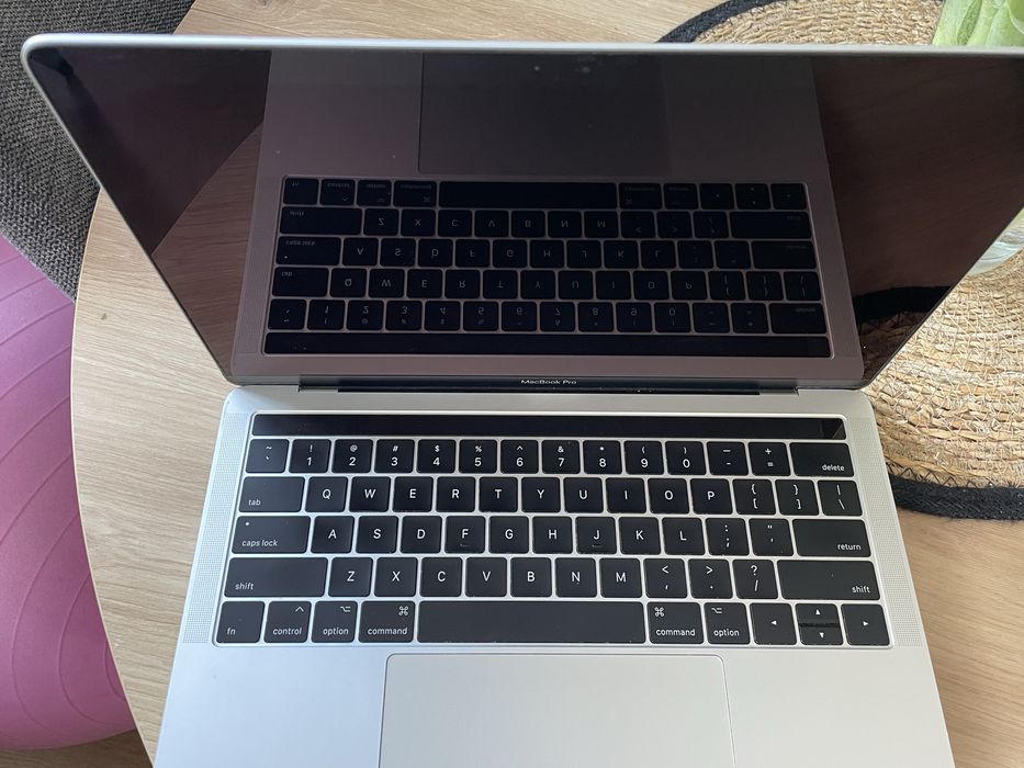 Laptop Apple MacBook Pro 13” 16GB 256GB Touchbar