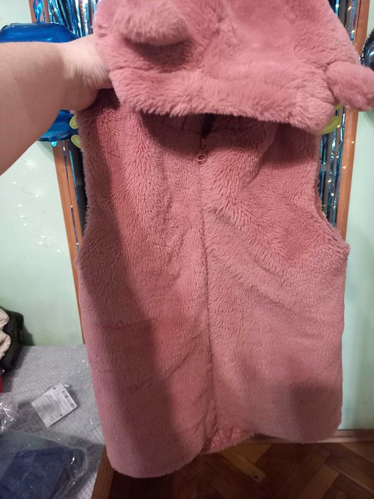 Верхній одяг на дівчинку