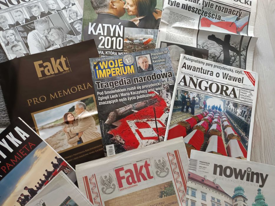 Gazety z Katastrofa polskiego Tu-154 w Smoleńsku 10 kwietnia 2010