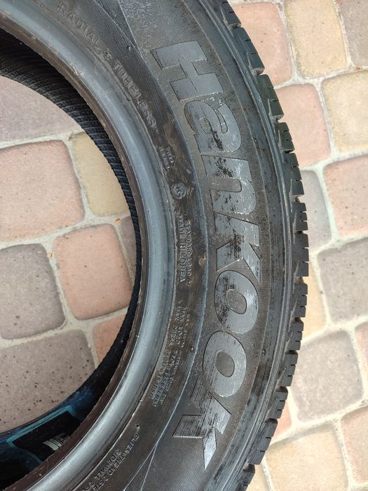 Гума зимова 215/65/R16  б.у.