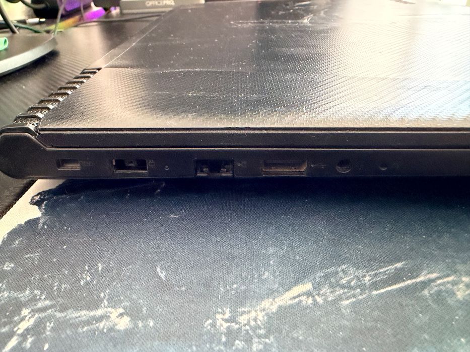Ноутбук Lenovo Legion (Y520-15IKBN)