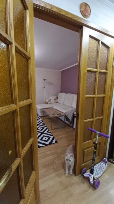 Трикімнатна квартира на Південно-Заході, хороший стан.