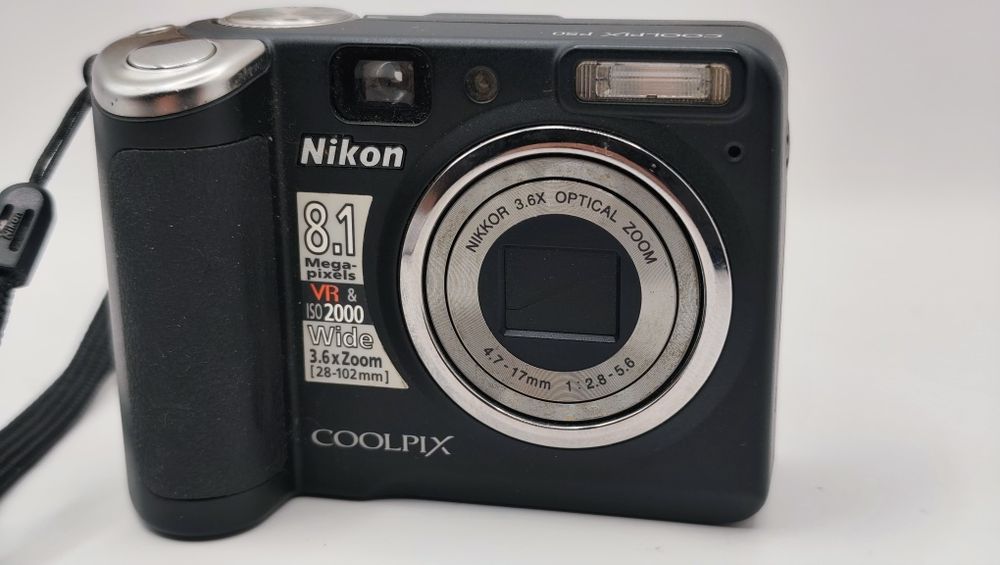 Retro aparat cyfrowy Nikon Coolpix P50--  Old Pixel