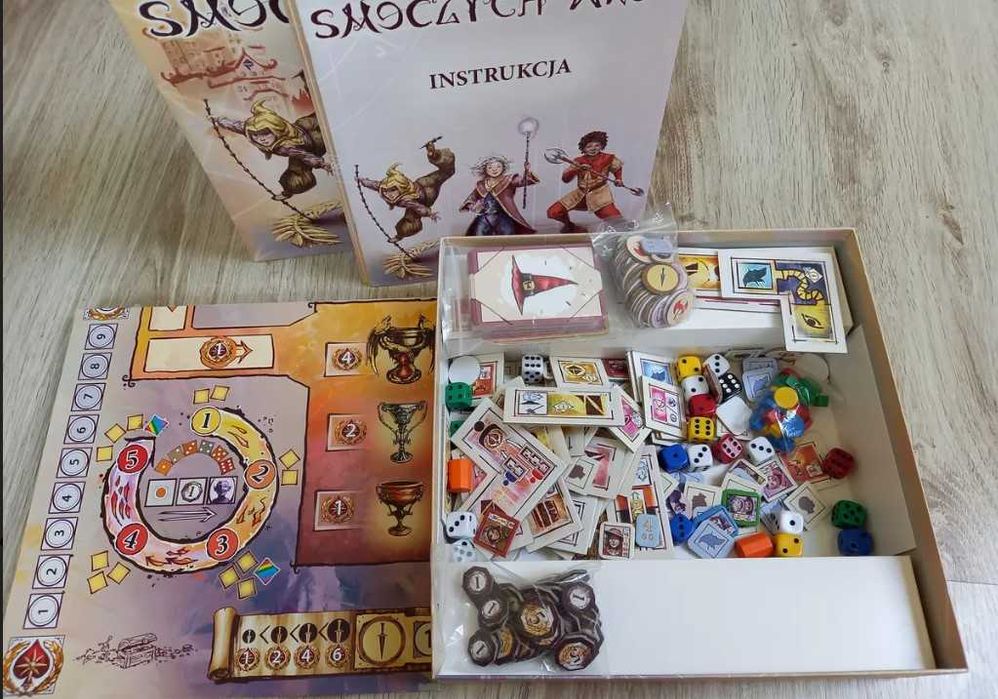 Akademia Smoczych Wrót, gra planszowa