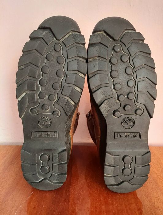 Черевики timberland оригінал 

Розмір по бірці : 8m наш 41р
Будуть ком