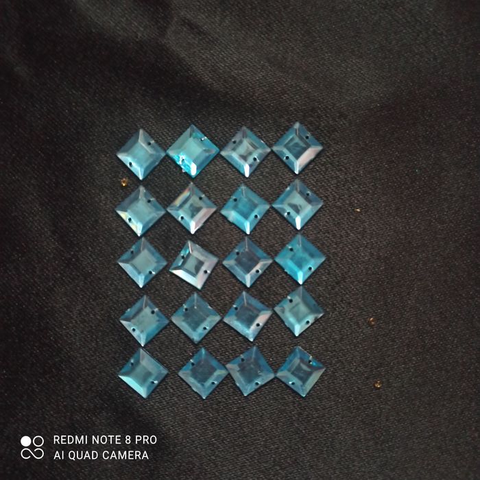 Створюй особливе. Стрази,кристали, камінчики