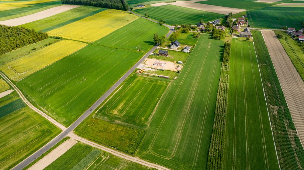 Działki budowlane 15 ar – spokojna, zielona i urokliwa okolica - Widok 3