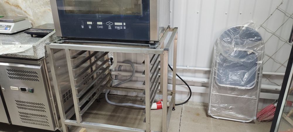 Продам профессиональный пароконвектомат UNOX XVC 704.