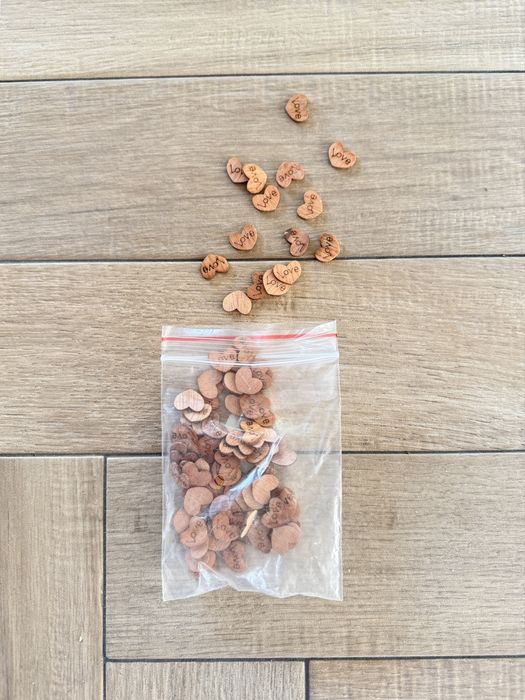 Drewniane serduszka z napisem LOVE ślub wesele 2025 diy handmade