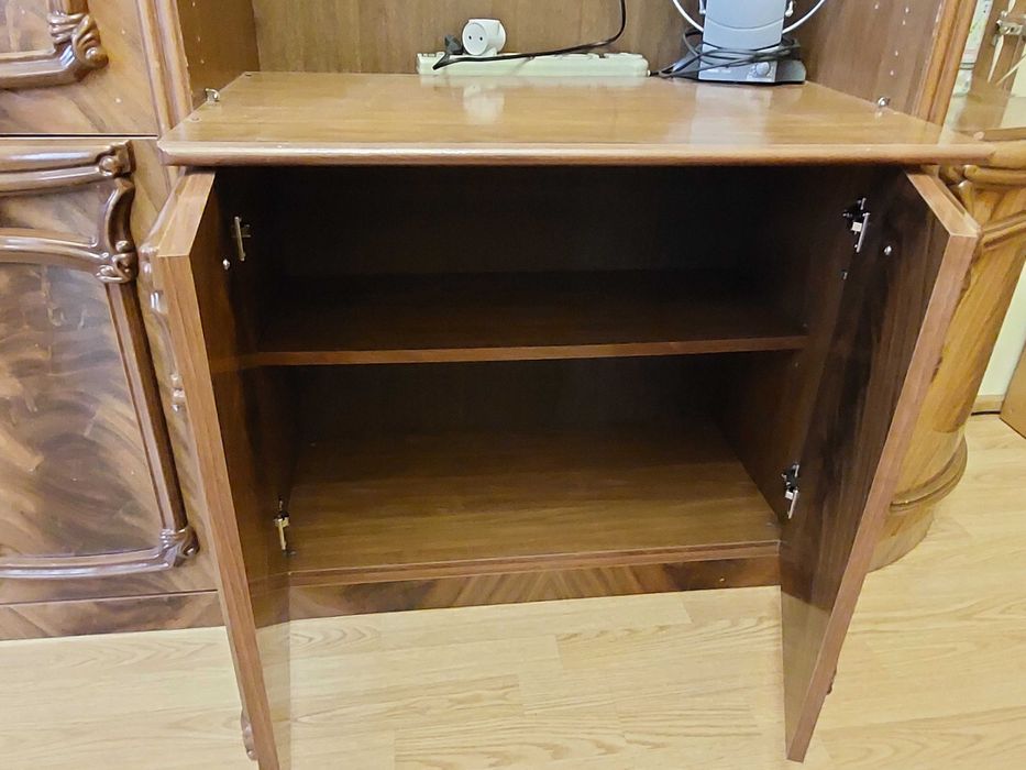 Місткий сервант, виробництво Італія