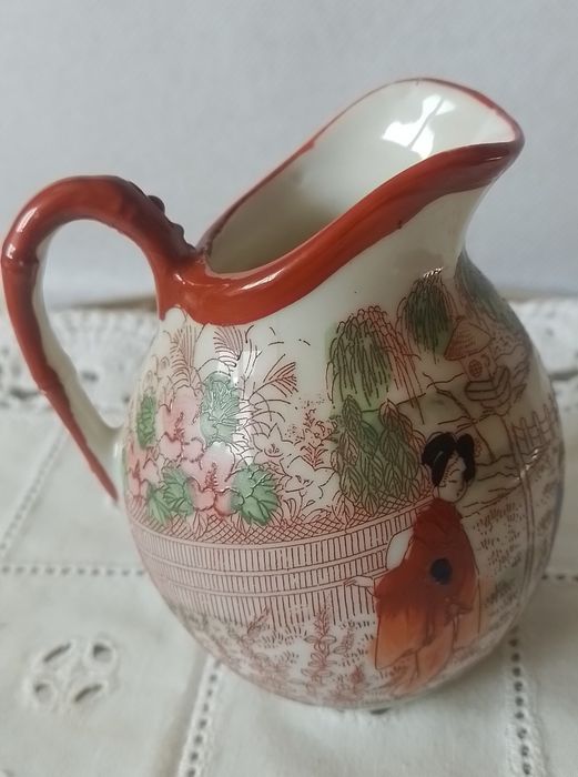 Leiteira em porcelana japonesa