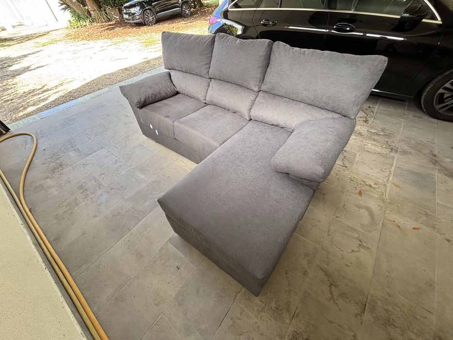 Sofá com chaise long
