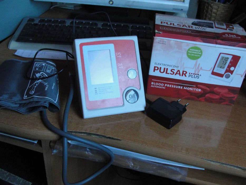 Ciśnieniomierz pulsar plus z zasilaczem 220V