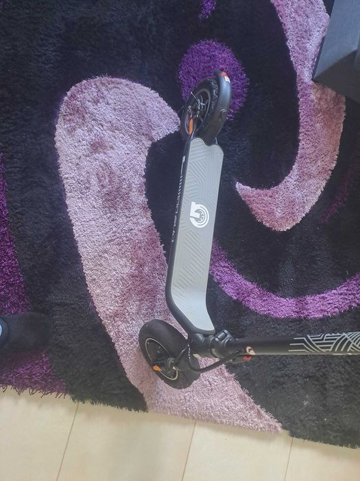 Vendo ou troco trotinete marca delovo ta nova so andei 3 vezes com ela e inda tem 3 anos de garanfia ou troco algo do meu interese