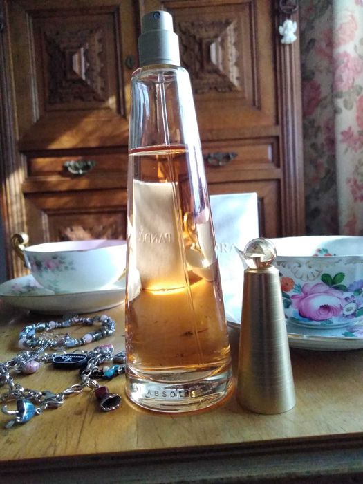 Issey Miyake L'eau Absolu 90 ml. Piękny trwały zapach. Super kobiecy.