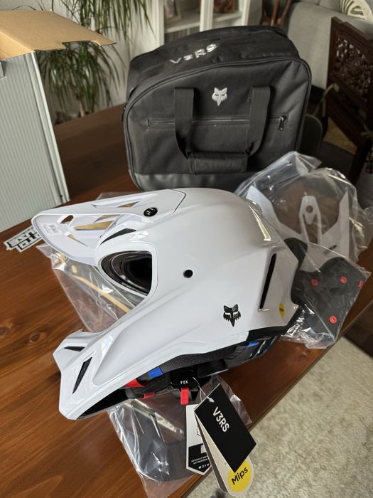 Capacete FOX V3 RS carbon white novo 2026