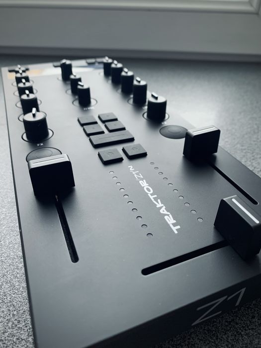 Traktor Kontrol Z1 MK2