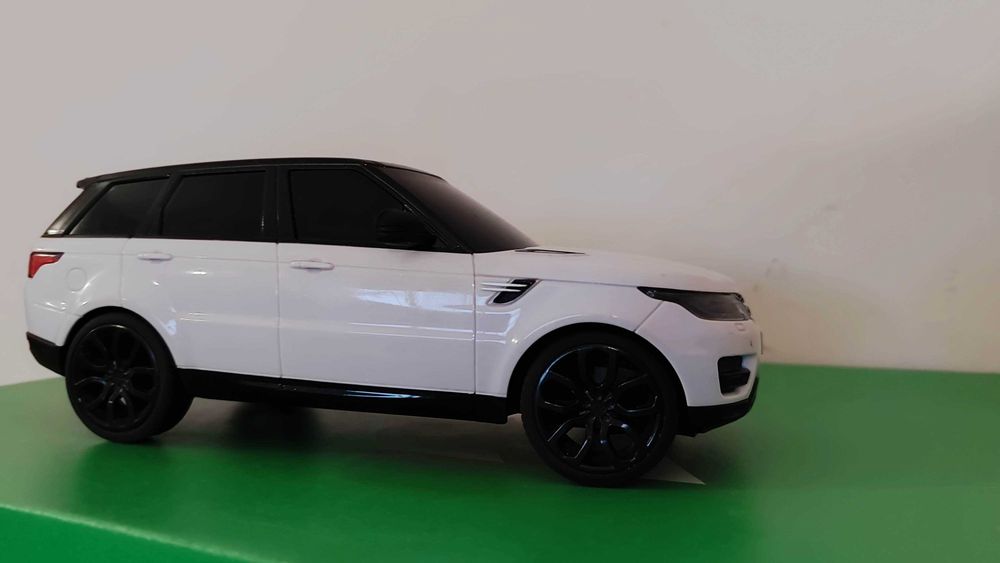 Іграшка машинка автомобіль Land Rover Range Rover Sport у масштабі 1:24
