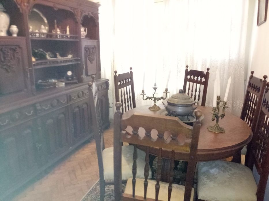 Mobília sala de jantar em bom estado