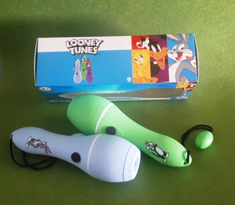 Lanterna Looney Tunes (2 cores diferentes) Bugs Bunny & Sylvester!