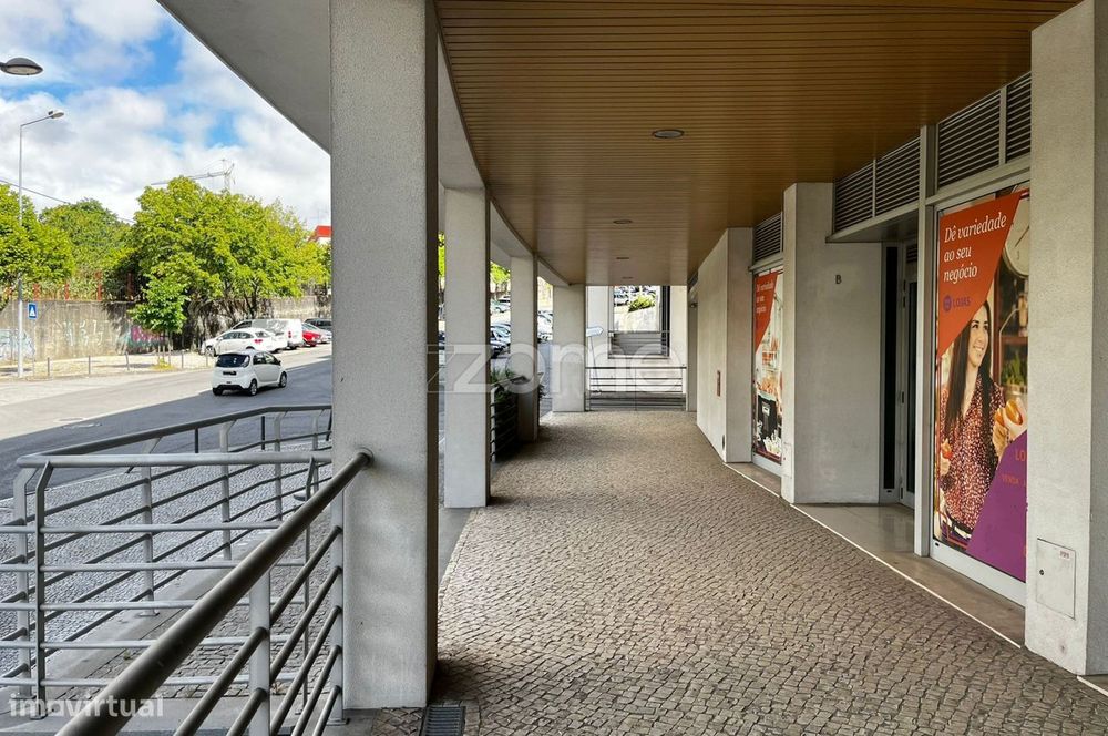 Excelente Loja Comercial – Quinta da Alagoa I com 81,5 m² de área ú...
