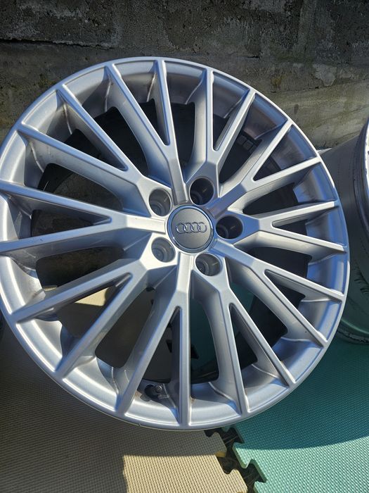 Felgi aluminiowe oryginalne AUDI 8S0 A3 A4 A6 TT Q3