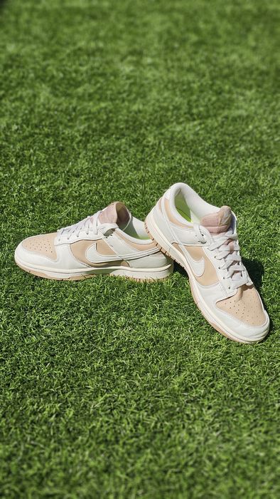 Sapatilhas Nike Dunk Low Brancas e Bege