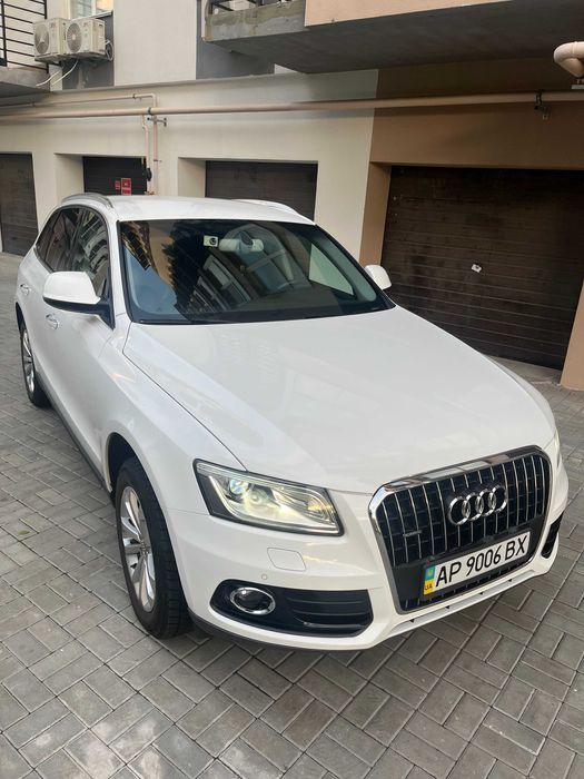 AUDI Q5 офіційний, без пошкоджень