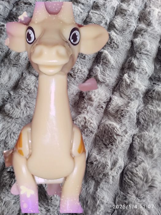 Zabawka Maskotka Figurka Żyrafka Kinder Surprise Jajko Niespodzianka