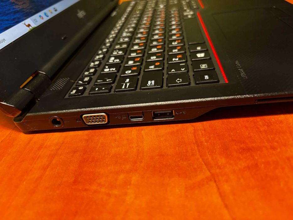 Fuijitsu Lifebook E558 15.6 IPS Intel Core I3 7130U, 8 GB Ram, 240 ssd