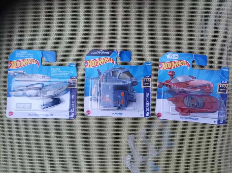 3 modele ststków kosmicznych od Hot Wheels