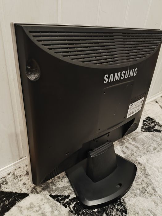 Monitor Samsung 913v z 2005 roku