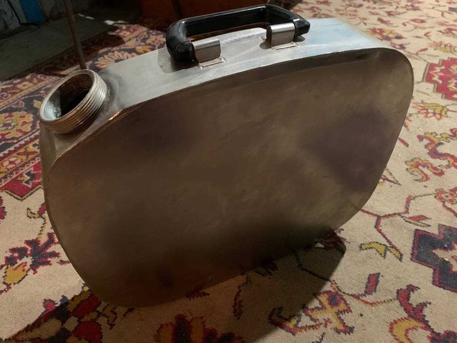 Продам канистру на 10 л (производства СССР) из нержавейки