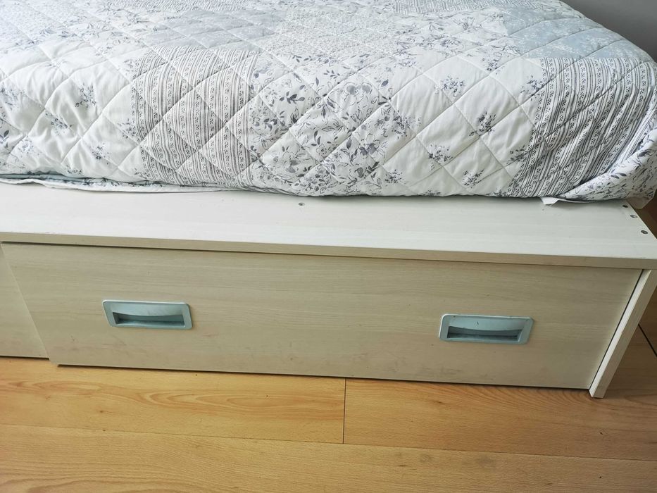 Vendo cama com 2 gavetões