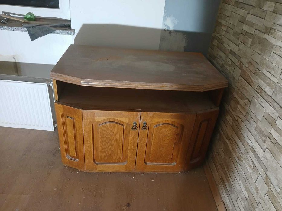 Sprzefam Dębową szafę i szafkę RTV