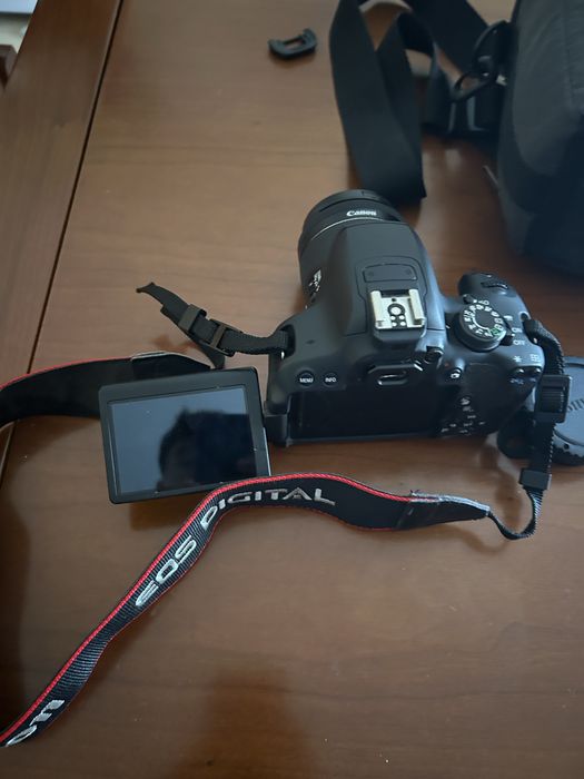 Câmera Canon 700D + Lente 25-50mm + carregador  + bolsa