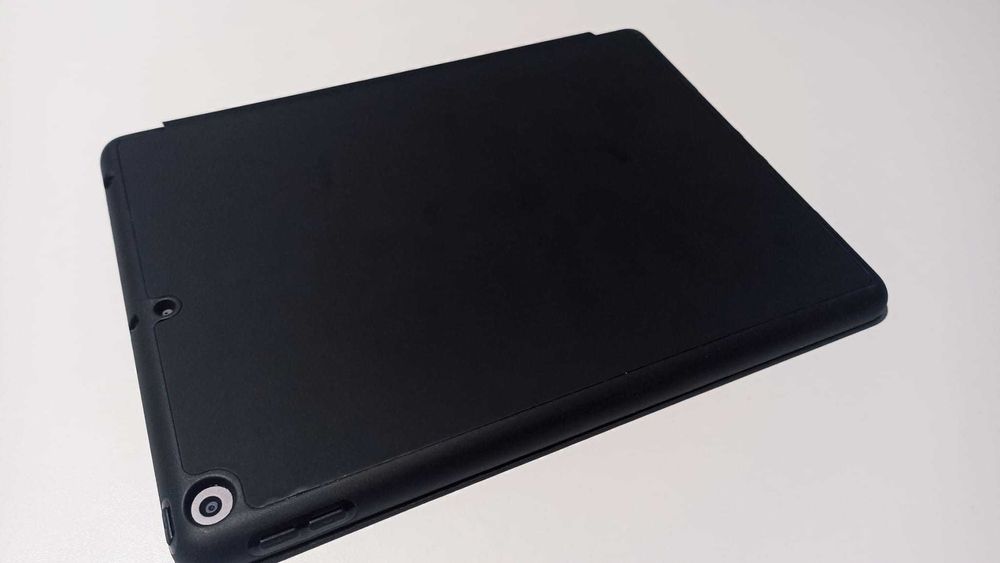 iPad (2021) 9th Generation, 64GB with Case and Apple Pencil64332097177731121