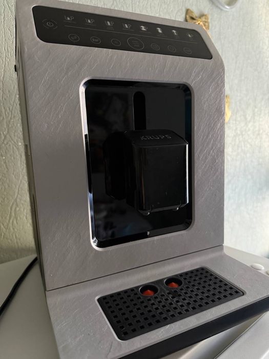 Продам кофемашинку Krups EA897A10