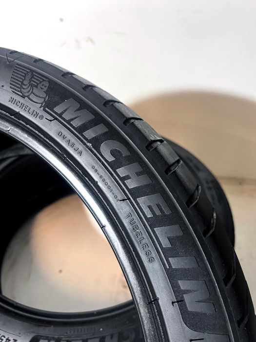 Pneus Michelin Pilot Sport 4 - 245/40/19 - Excelentes