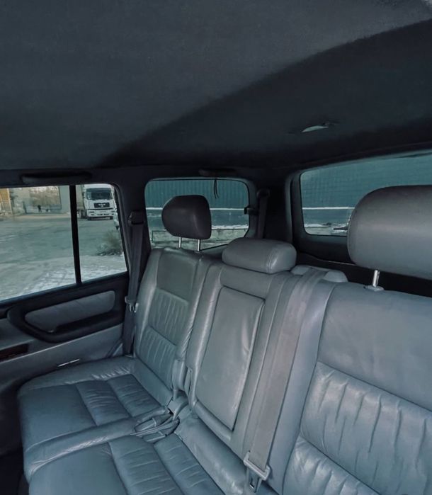 Toyota LandCruiser 100