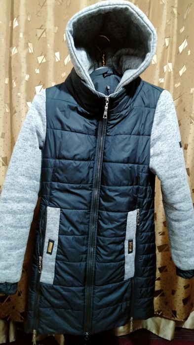 Куртка тепла 500грн.