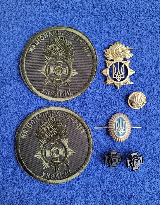 Шевроны-2 шт,кокарда-2 шт,новые(цена за всё)