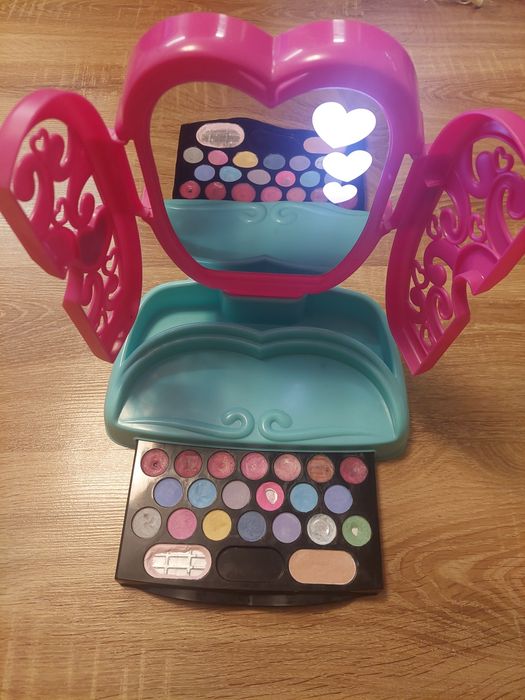 Toaletka dla młodej damy