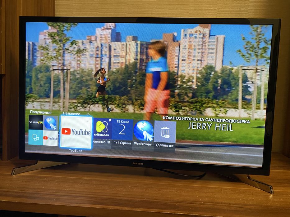 Телевізор Samsung UE32J4500AK Smart TV