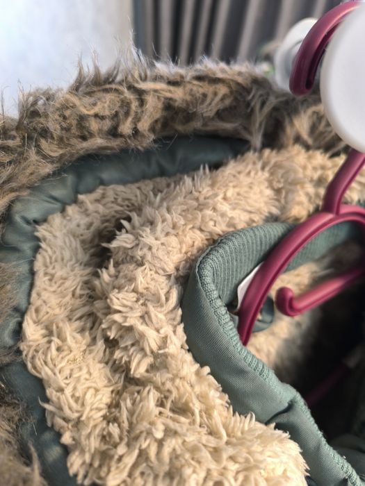 Тепла куртка в ідеальному стані