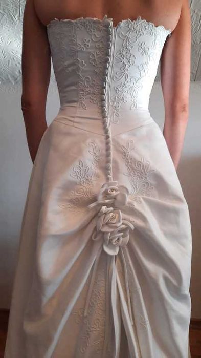 Suknia ślubna z trenem Cara Mia rozmiar 8