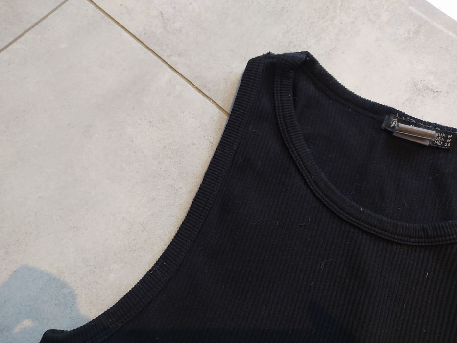 Czarny prążkowany crop top Stradivarius r. M