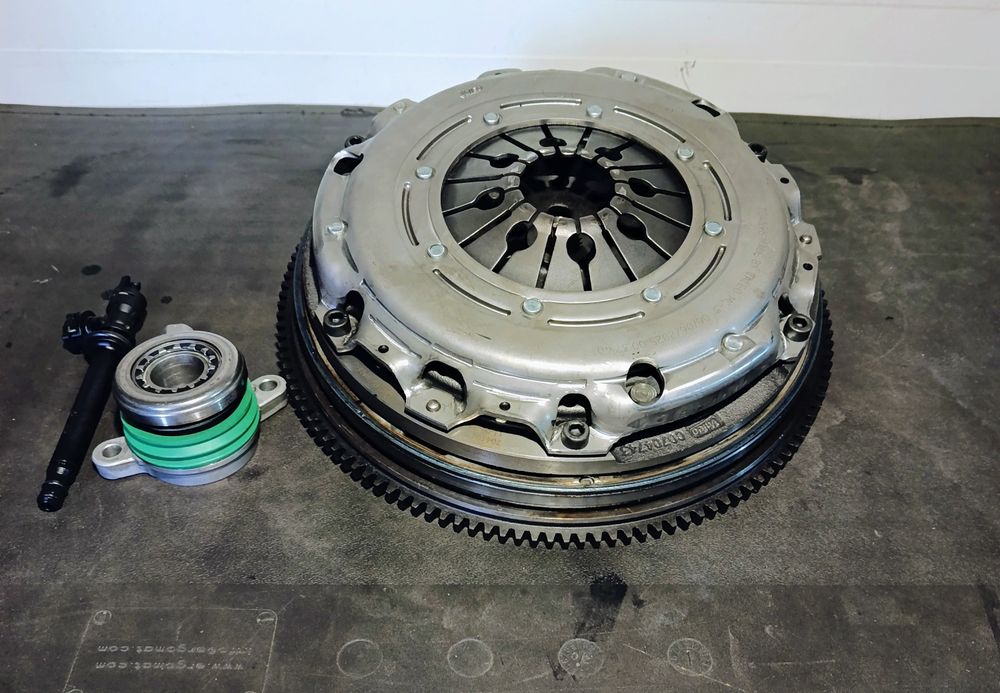 Zestaw sprzęgła koło dwumasowe Renault 2,0 dC M9RA 700  Valeo 2025r.